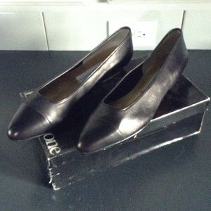 Evan Picone Black Leather Flats NEW Bambi