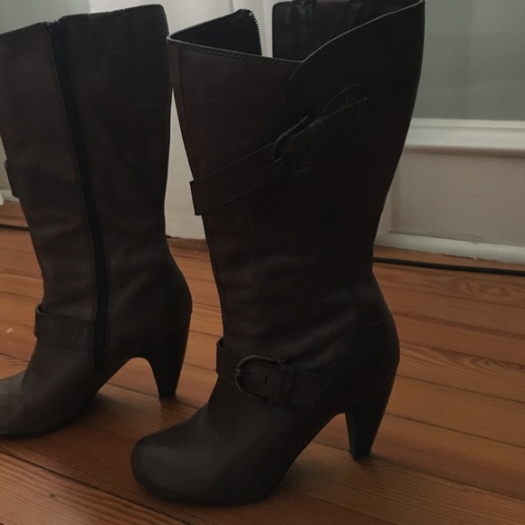 Brown boots - Picture 2 of 3