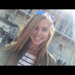 Meet your Posher, Emily