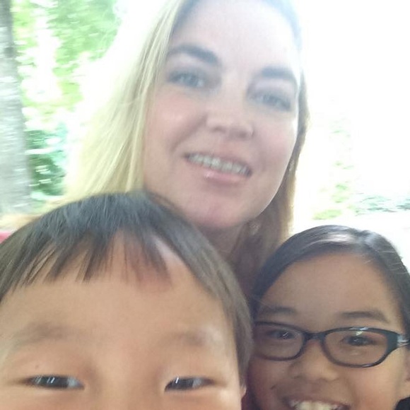 Meet your Posher, Amanda - Picture 2 of 2