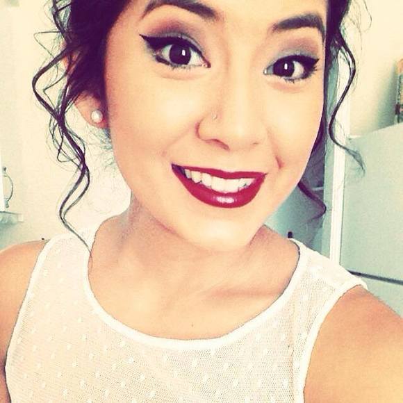 Meet your Posher, Cassandra