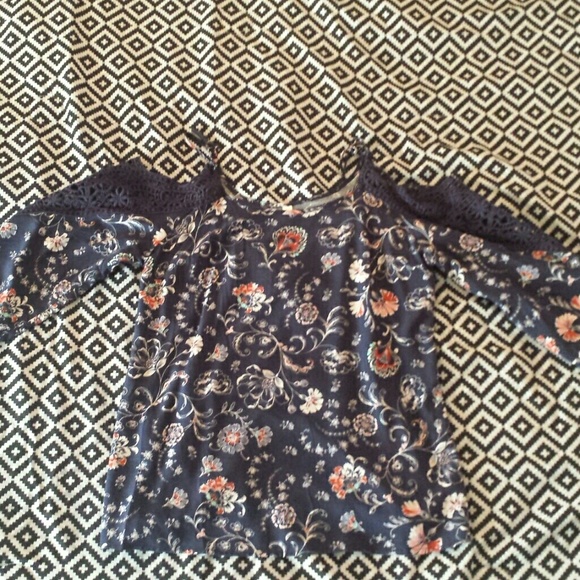 Xhilaration 3/4 Sleeve Shirt