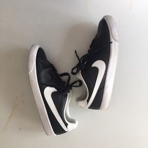 🎉host pick 🎉Nike Court Tour tennis shoes, size 8