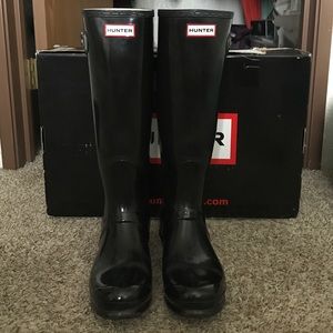 Hunter Boots. Glossy Black. Size 9. With Socks
