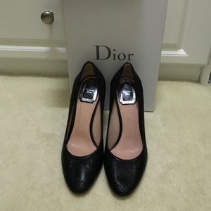 Dior black quilted pumps.