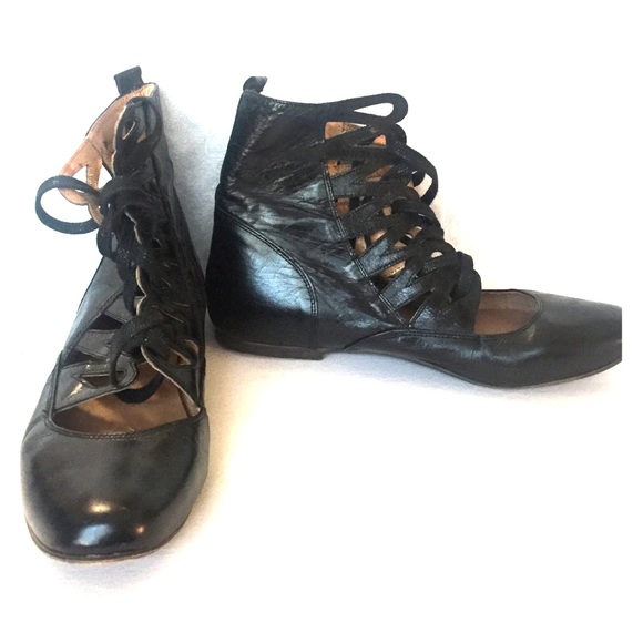 Steve Madden black leather lace up flats