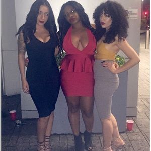 ✨Candy red Bodycon BEBE Dress✨