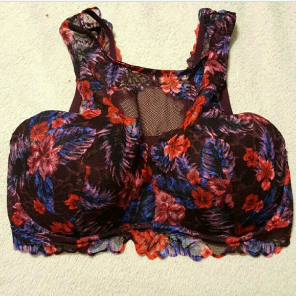 Sold on MERC - VS Pink Bralette - L (DD)