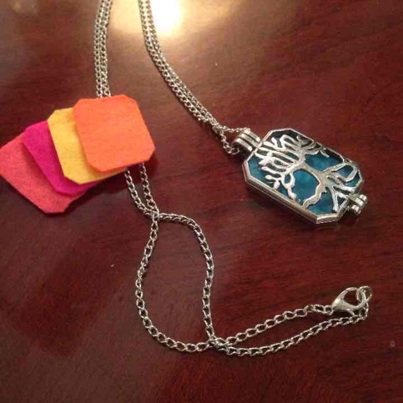 Essential Oil Tree Necklace - Picture 2 of 2