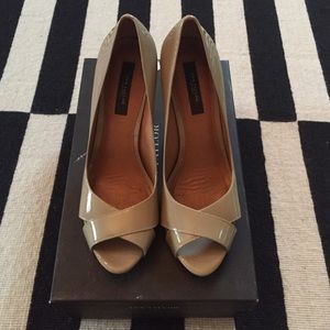 Ann Taylor Beige/Neutral Open Toe Leather Pumps