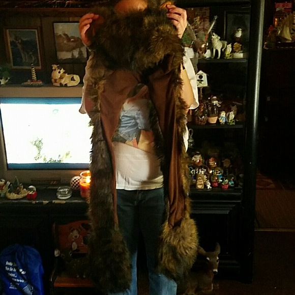 Bear hood with ears and paw hands.