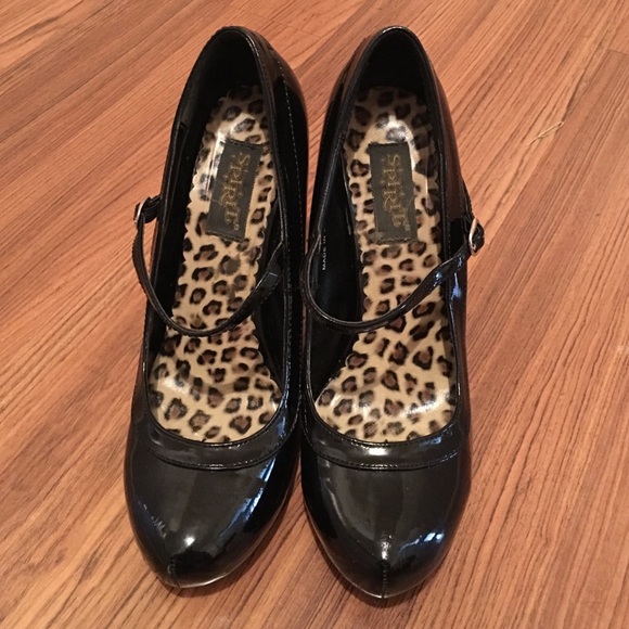 ❌❌SOLD❌❌RED BOTTOM, LEOPARD INTERIOR MARY JANES - Picture 2 of 4