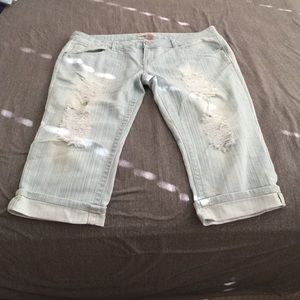 Distressed capris juniors 17