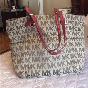 Michael Kors Jet Set Logo Tote