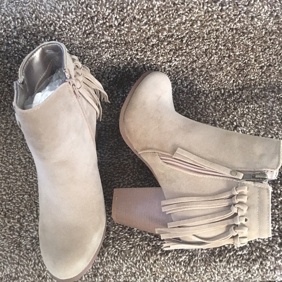 HPLadies suede heels back fringe booties. LAST - Picture 5 of 5
