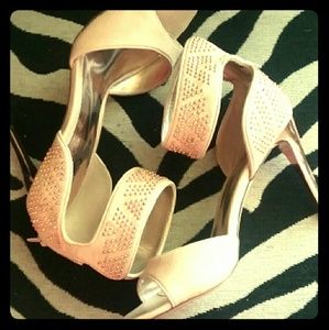 Beautiful 4" Carlos Santana heels