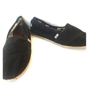 TOMS black canvas women's classics