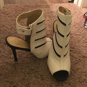 Super cute Gwen S shoes!