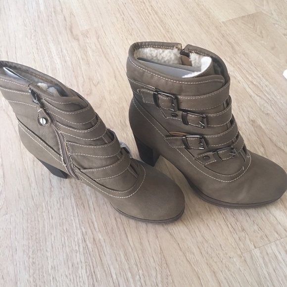 🎉HP🎉LAST ONE Ladies heels ankle boots. NIB - Picture 3 of 4