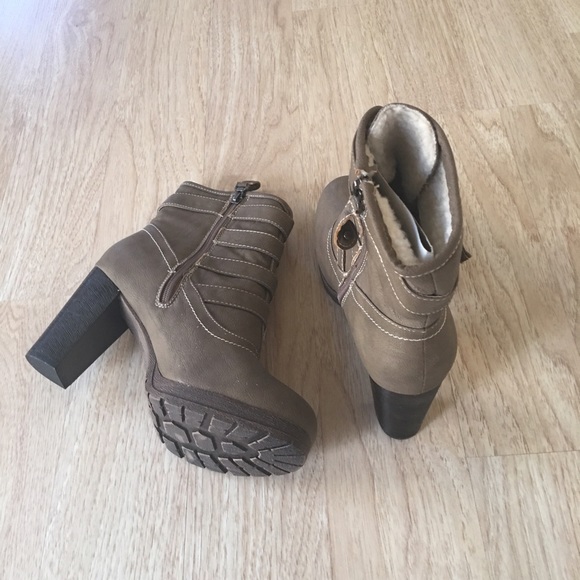 🎉HP🎉LAST ONE Ladies heels ankle boots. NIB - Picture 4 of 4