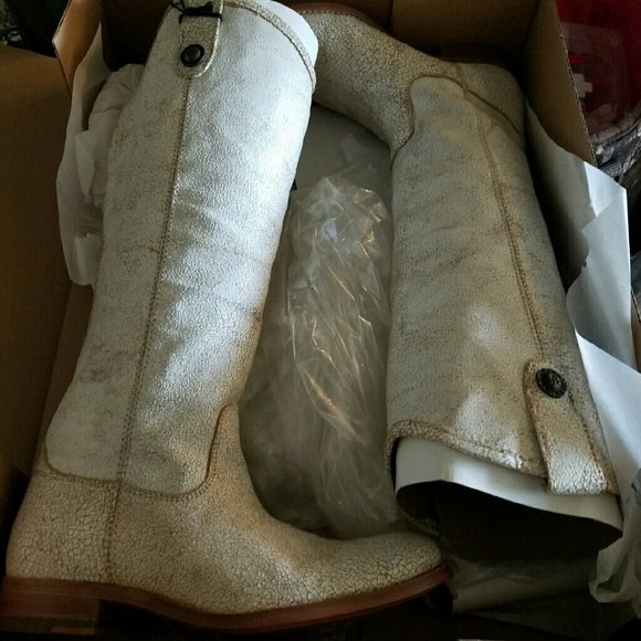 White distressed riding boots - Picture 2 of 3