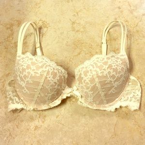 Chantelle cream/nude lace bra 32C
