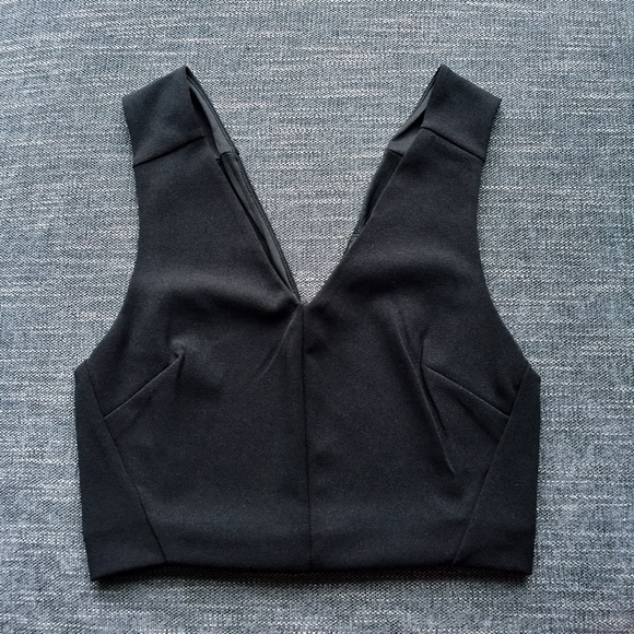 Sexy black crop top V-neck from Dynamite! 🔥