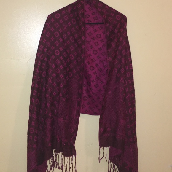 Reversible Louis Vuitton scarf