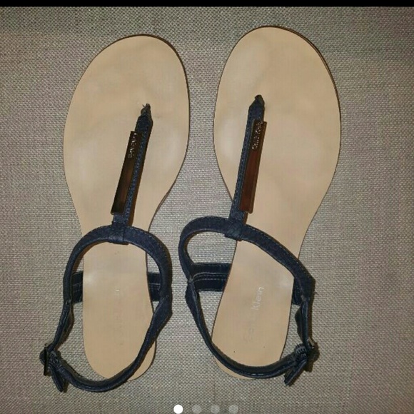 Calvin Klein blue leather T strap sandals 7