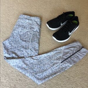 Lulu lemon printed leggings // size 8 // grey