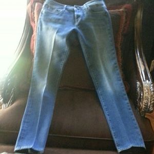 Great Condition Alexa Mid Rise Super Skinny  29/32