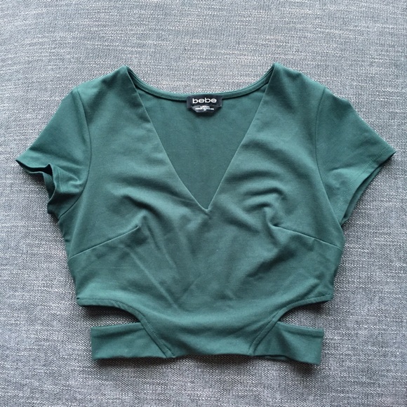 Forest green Bebe crop top with cut outs! 💚🍃