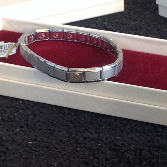 Zales Genuine 18KT Gold letter D charm &  bracelet