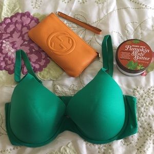 Victoria's Secret body by Victoria bra