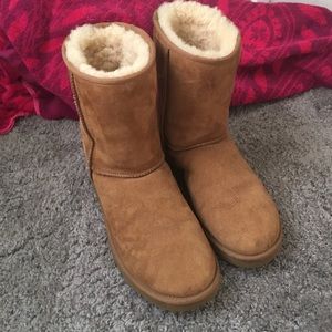 Ugg Women's Classic Short Boots