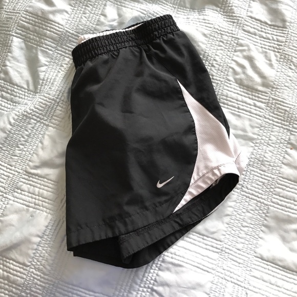 Nike running short - Picture 1 of 3