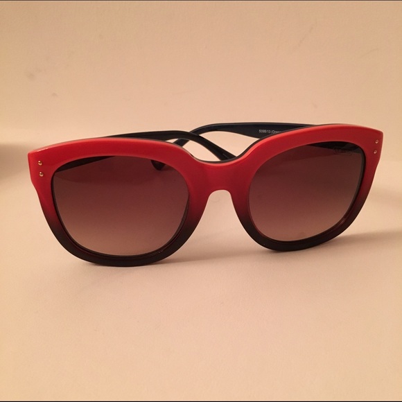 Coach red sunglasses - Picture 4 of 4