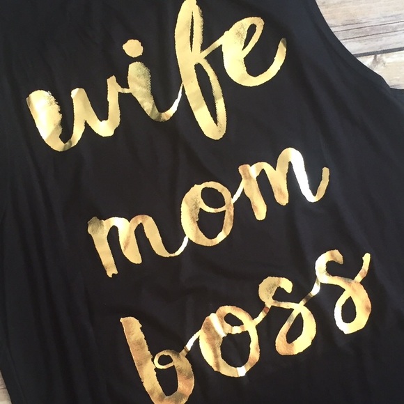 Small-Large Wife Mom Boss Muscle Tee - Picture 3 of 4