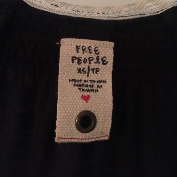 Black top with ivory floral embroidery on the back - Picture 3 of 4