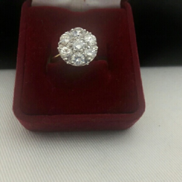 EXQUISITE WOMANS DIAMOND RING - Picture 4 of 4