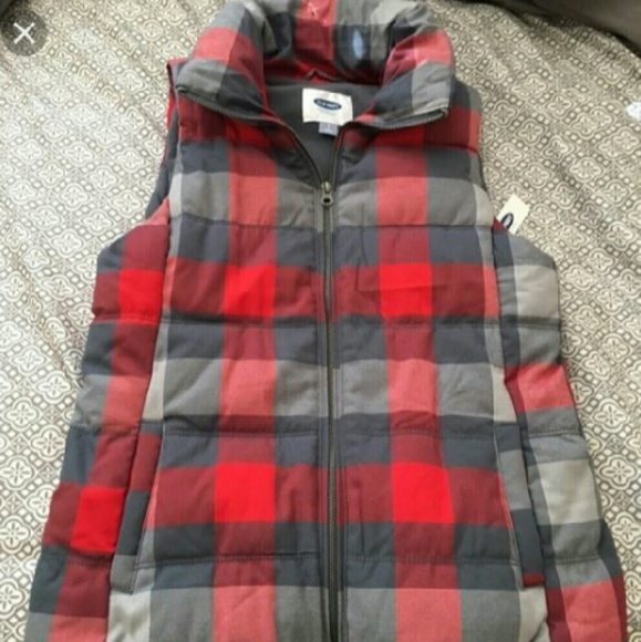 Plaid gray and red puffer vest!