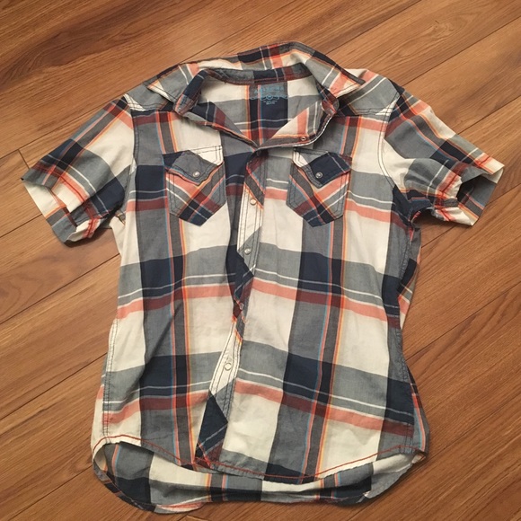 Men's platted button down shirt.