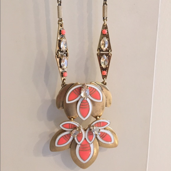 Stella and Dot Hibiscus Necklace