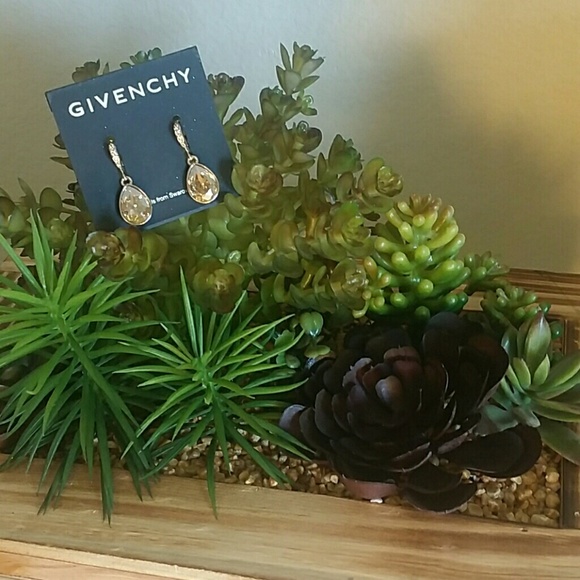 New Givenchy Teardrop Earrings Swarovski Gold - Picture 4 of 4
