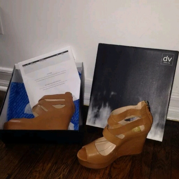 DV by Dolce Vita Jude Wedge Sandal, Cognac