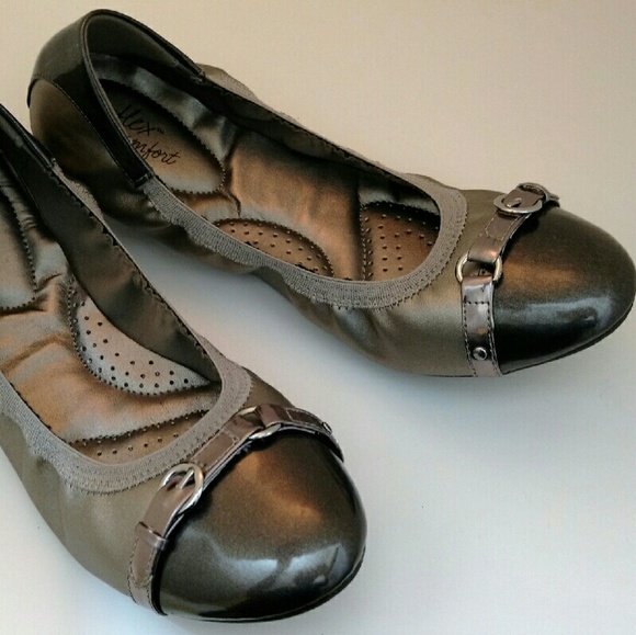 Silver flats with metallic colored toe tip - Picture 1 of 1