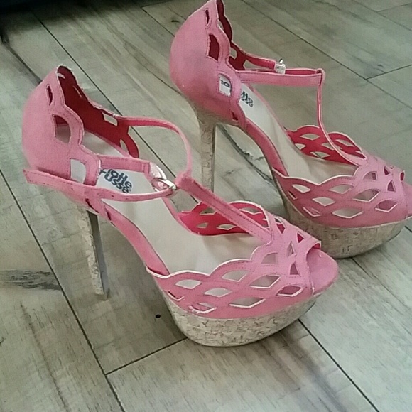 Platform  heals - Picture 2 of 2