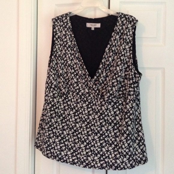 Jones Studio 18w-20w black and white blouse