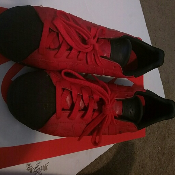 Shoes - Picture 1 of 3