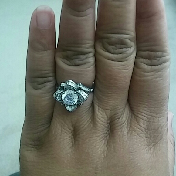 Sterling silver 925 Cubic zirconia engagement ring - Picture 2 of 4